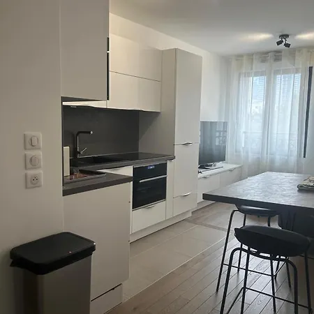 Charment F2 A 5 Min De La Defense Appartement Puteaux Buitenkant foto