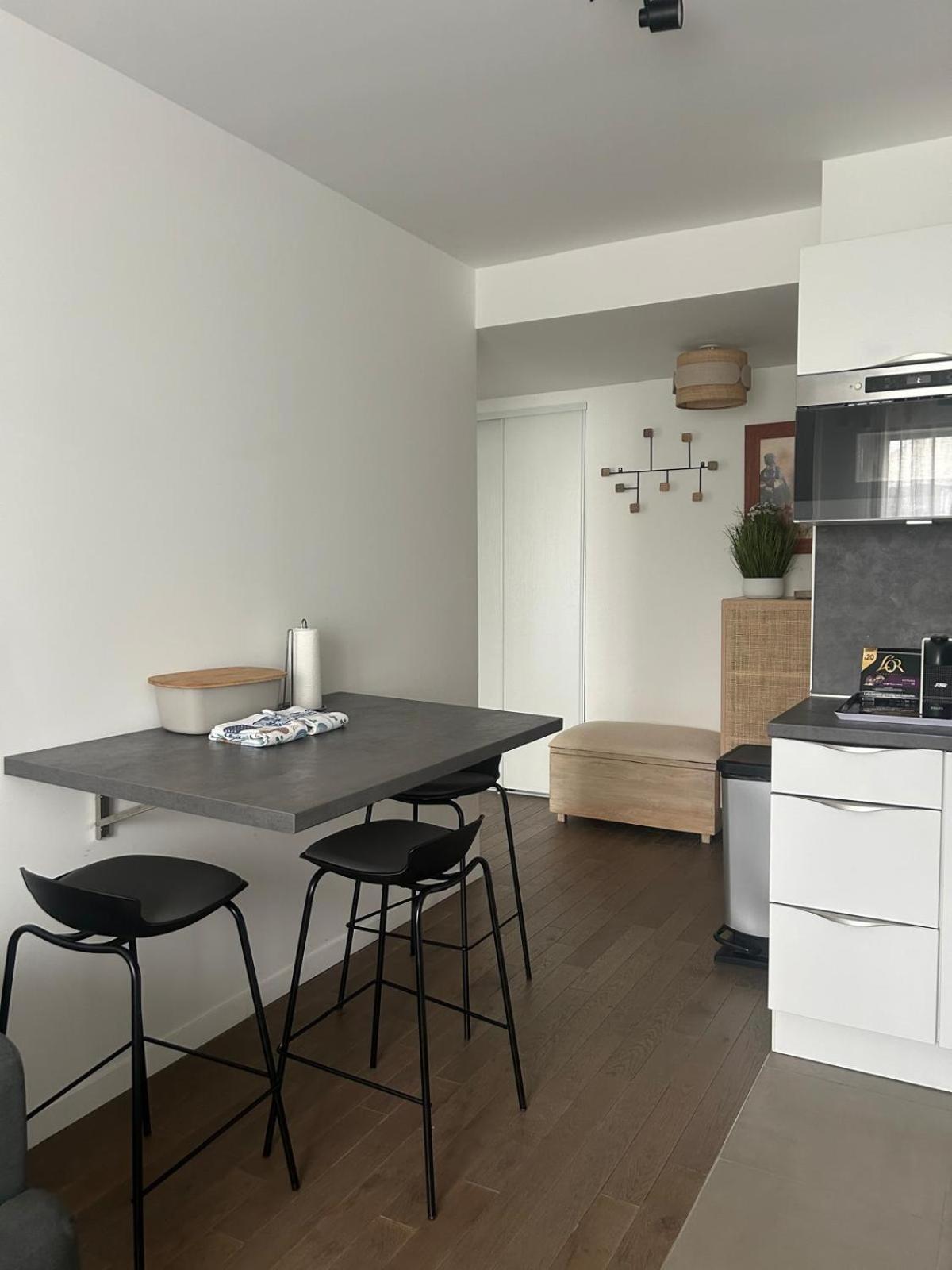 Charment F2 A 5 Min De La Defense Apartment Puteaux