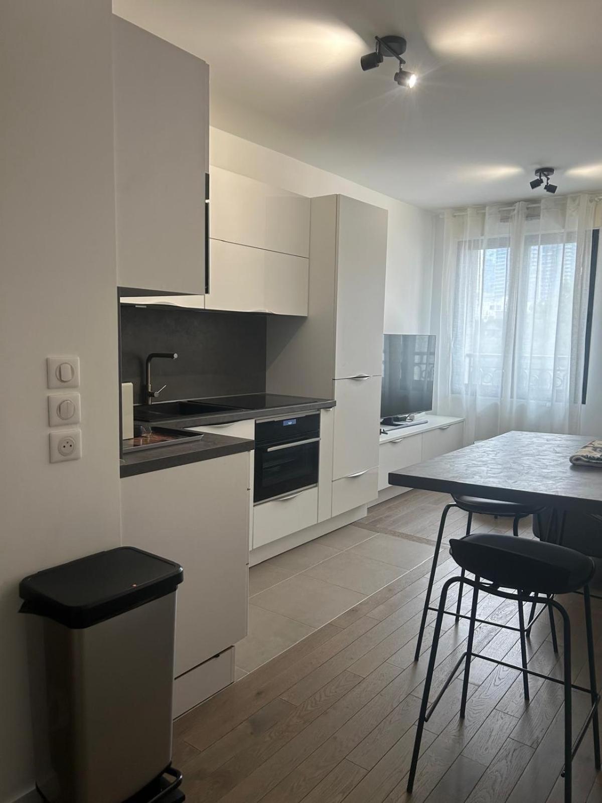 Charment F2 A 5 Min De La Defense Appartement